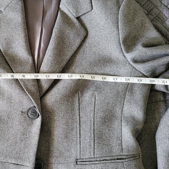 Gloria Vanderbilt - Picture 3 of 6